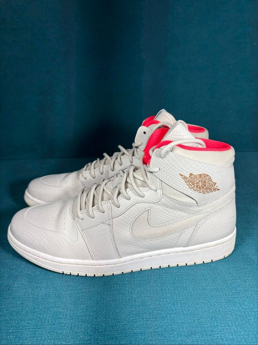 Nike Air Jordan 1 Retro High Nouveau Light Bone Infrared 23 Size 11.5 819176-050